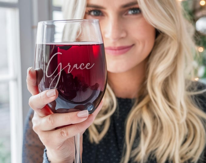 Personalized Engraved Wine Glasses – 10.5 oz Glassware For Weddings, Bridal Parties, And Special Occasions – Choose From 5 Designs