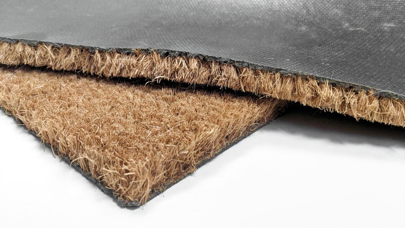 Durable coir welcome mat with a personalized monogram, ideal for housewarming gifts or special occasions. This eco-friendly doormat is made from natural coconut fibers and can be customized with your chosen initial or name.