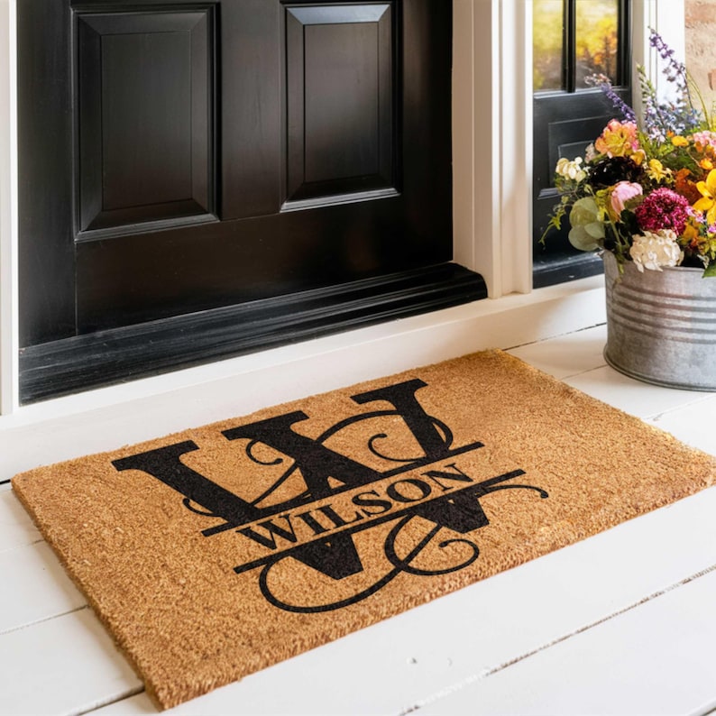 Personalized Doormat with Last Name – Custom Monogram Welcome Mat for Front Door – Housewarming or Wedding Gift for New Homeowners bild 1
