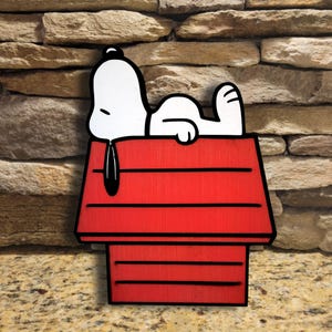SNOOPY on Doghouse Freestanding Hand-Painted Wooden Decor - With Magnetic Back - Classic Peanuts Inspired Art