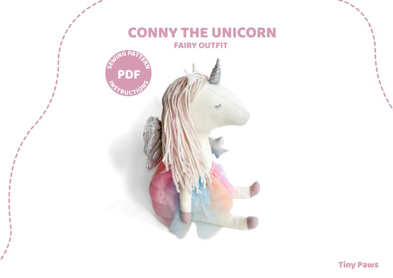K&ouml;nnte beinhalten: Ein Pl&uuml;sch-Einhorn namens "Conny" mit einem Feen-Outfit. Das Einhorn hat einen wei&szlig;en K&ouml;rper, ein silbernes Horn und einen Regenbogen-Tutu. Das Bild enth&auml;lt den Text "Conny the Unicorn Fairy Outfit" und "Sewing Pattern PDF Instructions."