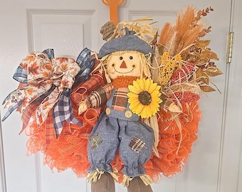 Corona de calabazas otoñales hecha a mano de 56 cm con espantapájaros – Corona para la puerta principal de otoño, decoración otoñal de estilo rústico.