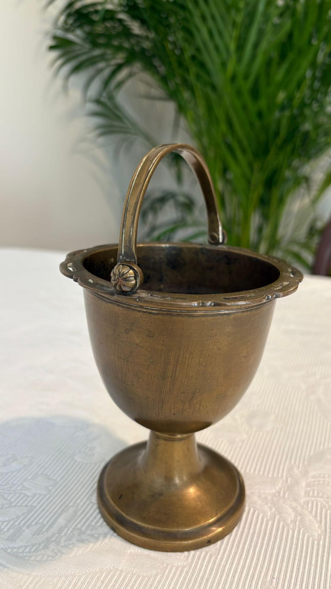 アンティーク真鍮製フラワープランター（ハンドル付き） - 台座付き壷