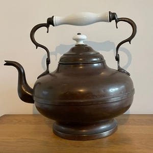 Antique Dutch Copper Kettle with Porcelain Handle – Large Decorative Teapot, c.1890 – Excellent Condition