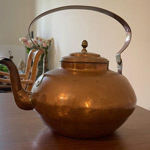 Vintage Copper Teapot – Large Decorative Kettle, Mid-Century European