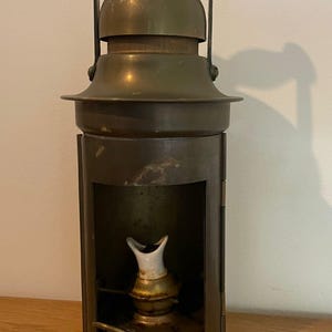 Lanterne de navire vintage en laiton avec manche en bois - Lampe maritime nautique