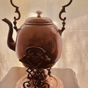 Rare Find! Vintage English Copper Tilting Kettle with Ornate Warming Stand – White Porcelain Handle – Mid-20th Century, very good condition.