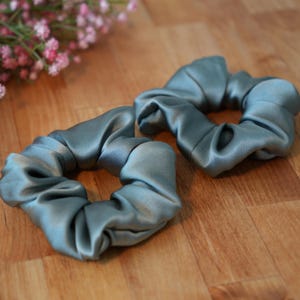 Silk Hair Scrunchie – Green Upcycled Silk Elastic for Women, Handmade Soft Hair Tie, Gentle on Hair, Minimalist Hair Accessory