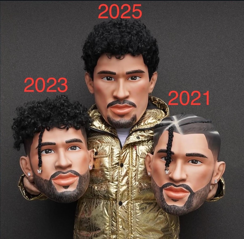 Op de afbeelding: Drie afbeeldingen van dezelfde persoon met verschillende kapsels, gelabeld met de jaren 2021, 2023 en 2025. De persoon draagt een gouden jas.