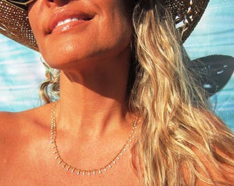 Türkisfarbene schlichte Goldkette, zierlicher Choker, minimalistische Kette Boho Schmuck