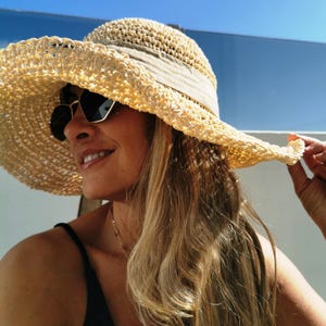 Chapéu de sol de palha boho feito à mão, modelo Pamela com aba larga para mulheres.