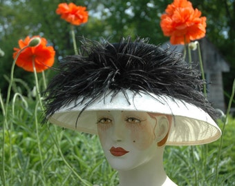 Eleganter Schwarz Weißer Kentucky Derby Strohhut