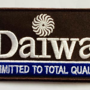 Aufnäher Patches Daiwa Fishing Angling Patch Sew / Iron On Badge Committed To Total Quality (b) E Kiss My Bass - Foto 3