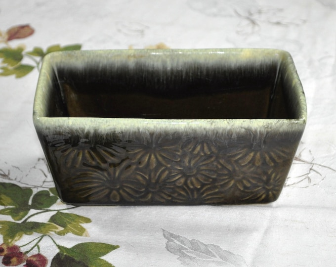 Vintage Hull USA F17 Flower Pot Embossed Ceramic 7.75"x5"x3.5" Daisies & Drip Free Ship