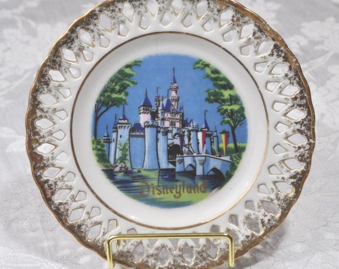Vintage Sleeping Beauty Castle Disneyland Plate 6.25" Lattice & Gold Border Free Ship