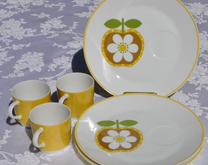 County Fair Snack Plates & Cups Set/3 Apple Sunny Happy 9 1/3"D Vintage Free Ship