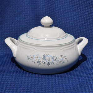 Vintage Ashberry Stoneware Teal Floral Covered Casserole w/ Handles Free Ship