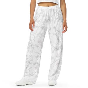 Camouflage Wide-Leg Lounge Pants: Unisex Camo Streetwear with Pockets