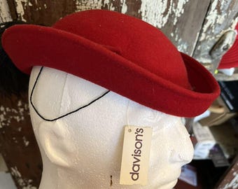 Vintage - Importina 100 % Wool Hat Feather Red Black Nos New  display picture 3