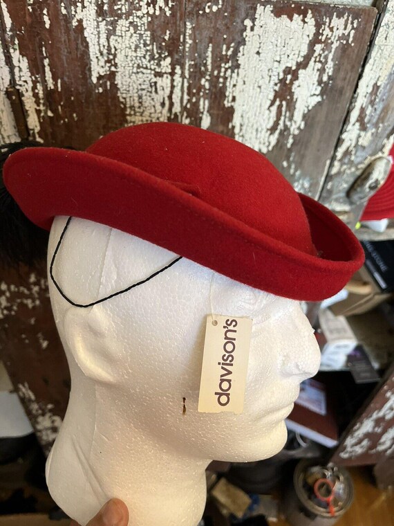 Beautiful Importina wool hat Vintage - Importina 100 % Wool Hat Feather Red Black Nos New  main image 3