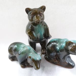 Figuras vintage de cerámica MAFCO Japan con tres osos, esmalte por goteo, color turquesa y marrón, estilo MCM.