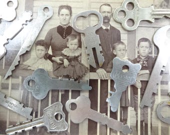 Old Estate Flat Keys Steampunk Art Supplies Lot (12) Each Findings Charms Pendants Industrial Decorations Ornaments