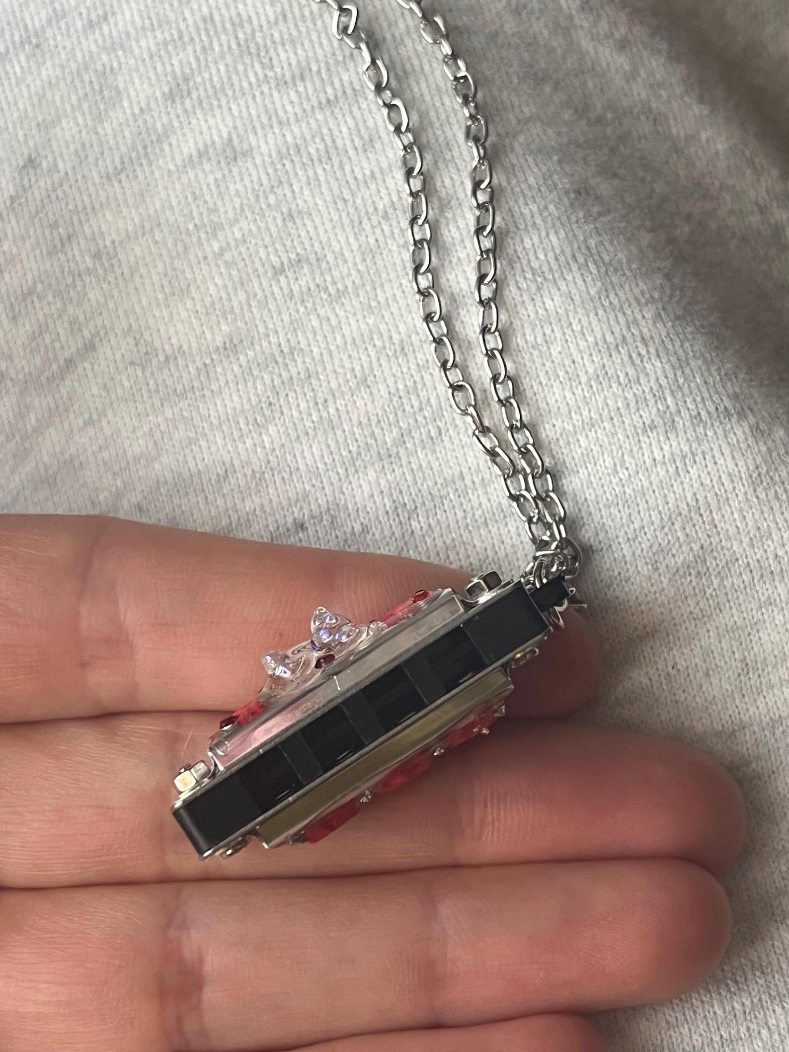 Collier harmonica miniature - alternate view