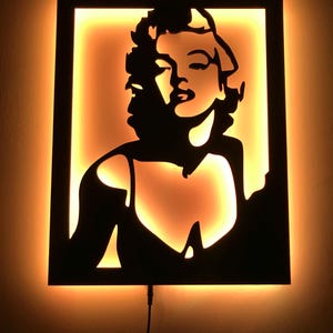 Marilyn Monroe Arte murale in legno con luce LED, Decorazione per la stanza Marilyn Monroe, Insegna LED Marilyn Monroe, Arte murale per casa e ufficio Marilyn Monroe