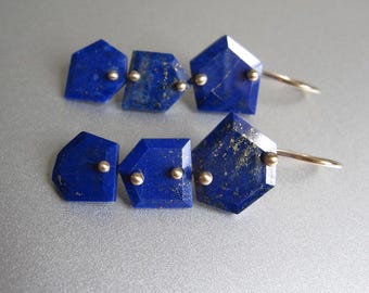 Lapis lazuli schijfje, drievoudige hangers, massief 14k gouden oorbellen