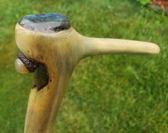 Bastón de madera de arce con labradorita y ópalo
