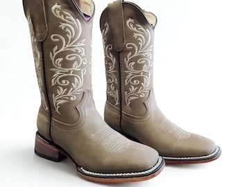 Women Brown Rodeo Cowgirl Square Toe Boots