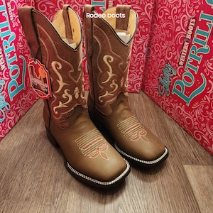 Women Rodeo Cowgirl Square Toe Boots Embroidered Top