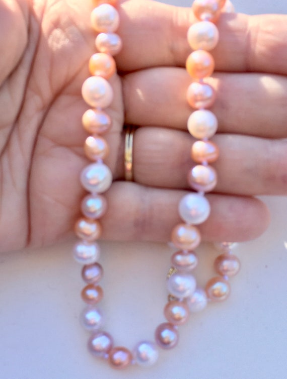 Gorgeous Creamy Pink and White Pearl Necklace, Na… - image 2