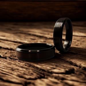 木製インレイ付きブラックタングステンリング - マット仕上げの結婚指輪