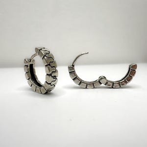 Tribal Texture Creolen: Vintage Edelstahl Style (18 mm)