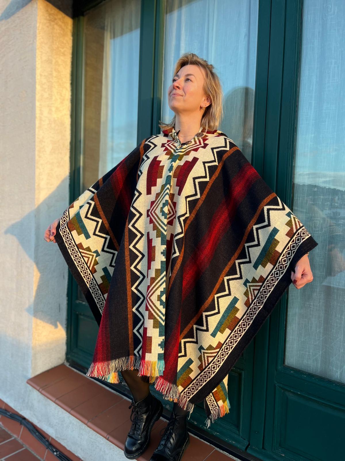 Alpaca Wool Hooded Poncho Unisex: Vibrant Geometric Design