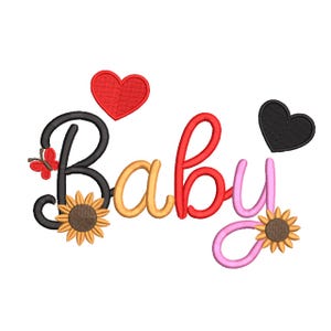 Könnte beinhalten: Gesticktes Design mit dem Wort "Baby" in Schwarz, Rot, Gelb und Rosa. Der Buchstabe "B" ist schwarz mit einem roten Schmetterling. Ein rotes Herz und ein schwarzes Herz befinden sich über den Buchstaben. Sonnenblumen sind unten.