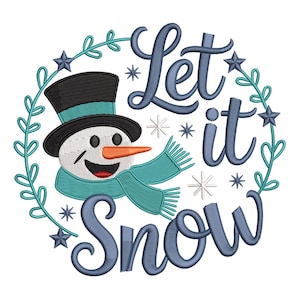 Peut inclure: Un motif fantaisiste avec un bonhomme de neige portant un chapeau haut de forme noir et une écharpe turquoise, avec un nez en carotte. Le texte "Let it Snow" est affiché dans une police stylisée, entouré de flocons de neige et d'une couronne turquoise avec des étoiles.