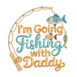Può includere: Design ricamato con la scritta "I'm Going Fishing with Daddy". Il design presenta una canna da pesca, due pesci e un'esca, il tutto nelle tonalità del blu, dell'oro e del verde. Il testo è un mix di verde acqua e oro.