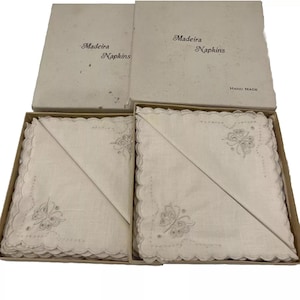 Servilletas VTG MADEIRA hechas a mano bordadas festoneadas 12 ~ Dos juegos de 6 en cajas 10,5”x10,5”