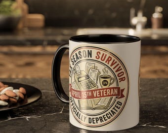Taza "Superviviente de la temporada de impuestos" / Diseño de café para veteranos del 15 de abril, calculadora de CPA
