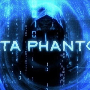 以下が含まれることがあります： 青と黒のカラースキームのデジタルアート画像。「DATA PHANTOM」のテキストが未来的なフォントで表示されています。フード付きの人物が中央に見え、バイナリコードと渦巻く青い光に囲まれています。