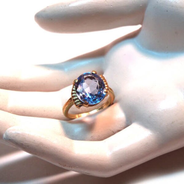Vintage 1950s 10k Yellow Gold Ring Large Round Sparkly Blue Topaz Stone Size 6