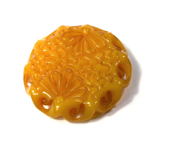 Huge 1940s Carved Butterscotch Bakelite Brooch, P… - image 4