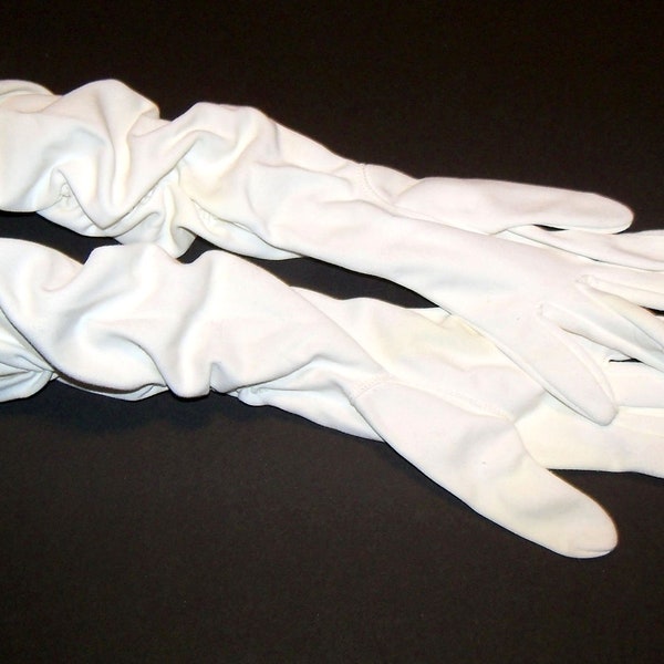 Vintage 1950s White Ruched Nylon Gloves Size 6-1/2