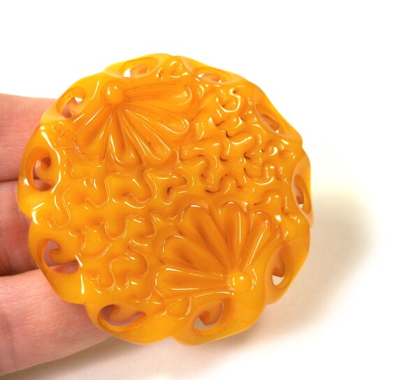 Huge 1940s Carved Butterscotch Bakelite Brooch, P… - image 3