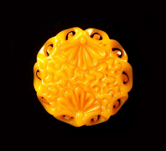 Huge 1940s Carved Butterscotch Bakelite Brooch, P… - image 2