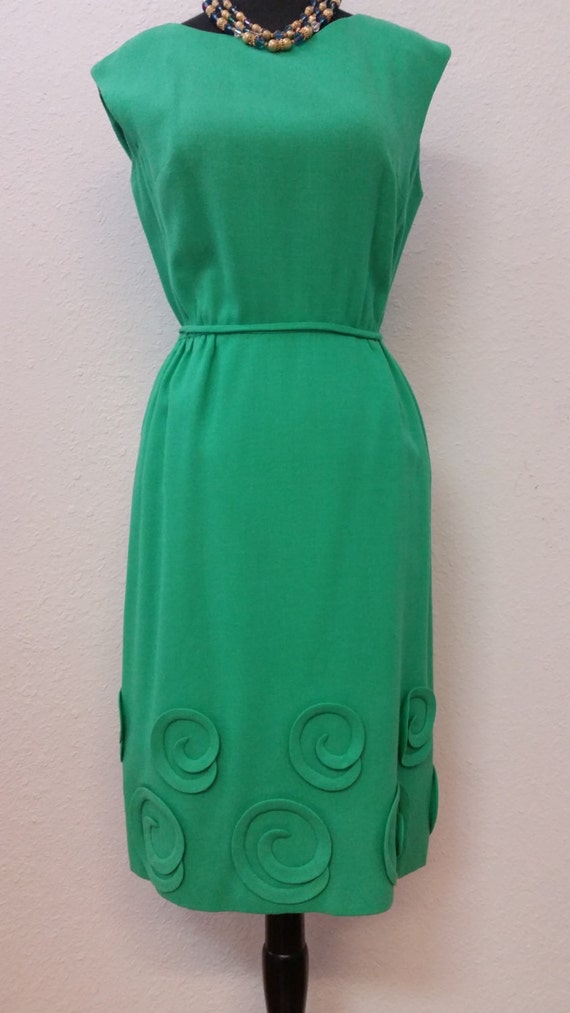Beautiful 1960s Mad Men cocktail wiggle dress.
