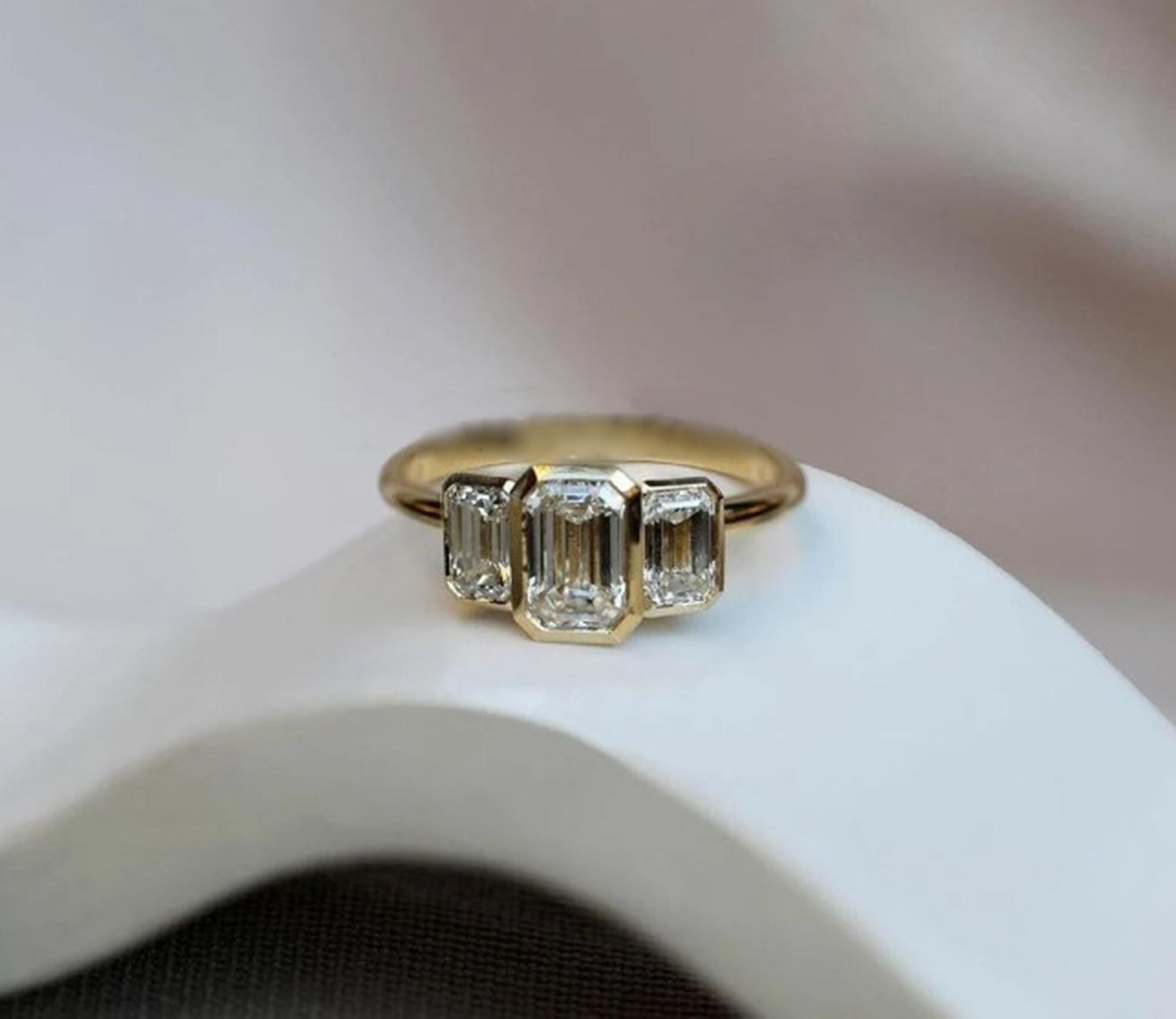 Minimalist Trilogy Ring, Bezel Set Dainty Emerald Cut Moissanite Diamond Ring, Three Stone Engagement Ring, Promise Ring, Delicate Fine Ring