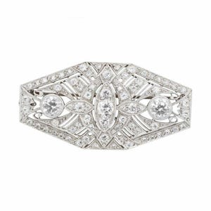 Broche ronde en filigrane de diamants moissanite, broche ajourée Art déco, broche d&#39;inspiration vintage pour femme, broche Mid-Century en or blanc 14 carats